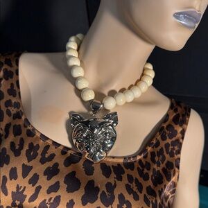 Chic Silver Cat Pendant Necklace with Cream Beads
